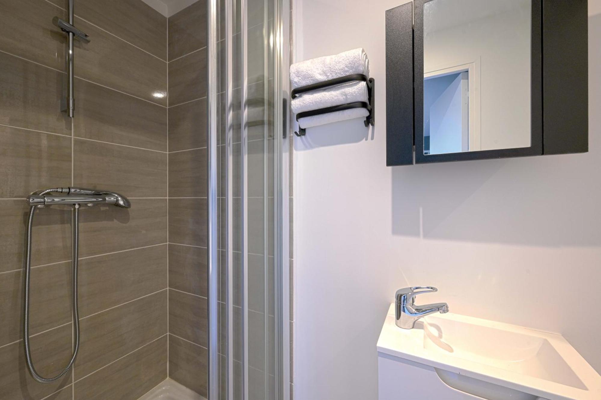 Modern Bright Apartment In Appart'Hotel Saint-Maur-des-Fossés Exterior photo